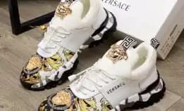 Sepatu Sneakers Pria Versace