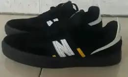 Sepatu Nb Warna Hitam