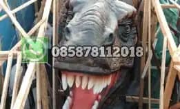 Patung Dinosaurus Besar