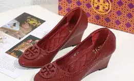 Sepatu Wedges Tory Burch 77-122bahan    : Kulit Kualitas : Semi Premiuminsole     :Size 36 : 22,5cms