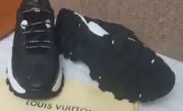 Sepatu Sneakers Pria Louis Vuitton Lv