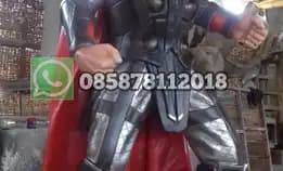 Patung Iron Man