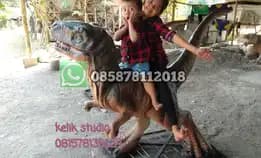 Patung Anak Dinosaurus