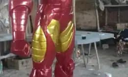 Patung Iron Man