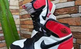 Nike Air Jordan 1 Retro Black Toe