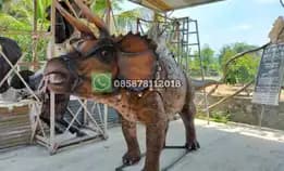 Patung Triceratops