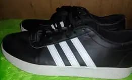 Sepatu Adidas