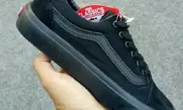 Sepatu Sneaker Full Hitam Premium Quality