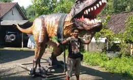 Patung Dinosaurus Besar