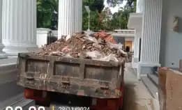 Truk Buang Puing Tanah Sampah Proyek