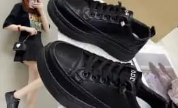 Sepatu Sneakers Olahraga Sport Kets Putih Hitam Wanita Sepatu Premium Quality Casual Bertali Terbaru