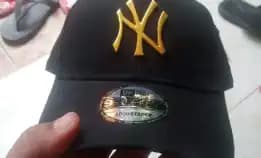 Topi New Era New York Hitam Gold Logo Metal Import Original