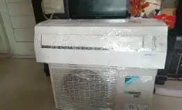 Ac Daikin Inverter 1/2 Pk - 1 Pk