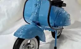 Miniatur Pajangan Vespa Clasic Antik Coklat 