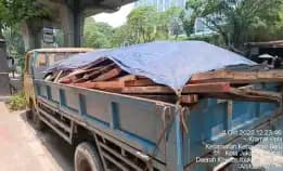 Pull Truck Buang Puing Dan Pengurugan