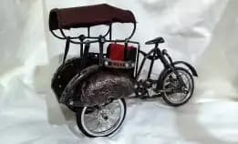 Miniatur Becak Kuno Pajangan Antik 