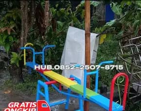 Gambar Ayunan Besi Bulat Besar Dan Mainan Playground Kec Kawedanan Magetan