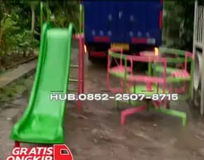 Gambar Ayunan Besi Klasik Dan Mainan Playground Outdoor Kec Temon Kulon Progo