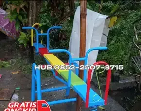 Gambar Ayunan Besi Klasik Dan Mainan Playground Outdoor Kec Pakualaman Yogyakarta