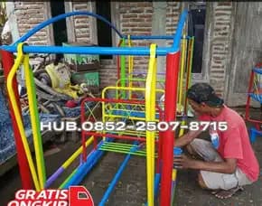 Gambar Ayunan Besi Kereta Warna Warni Dan Plorotan Anak  Tk Kec Yosowilangun Lumajang